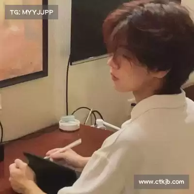 劳麟非